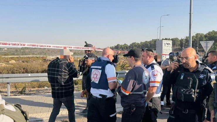 מד"א בזירת הפיגוע בגוש עציון (צילום: דוברות מד"א) זירת הפיגוע בגוש עציון מד"א
