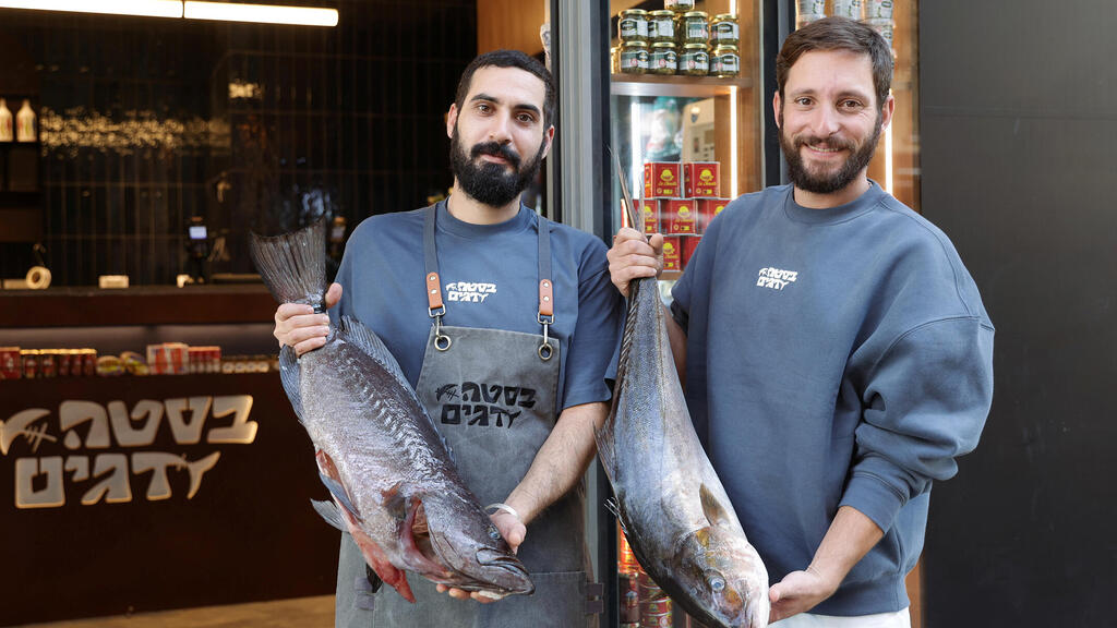פנאי עומר עזרא ו אבישי תג'ר בסטה דגים