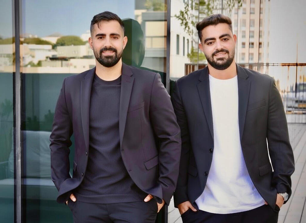 Chargeflow founders. (Photo: Anat Kazula) אביה חן אריאל חן מייסדי חברת ה פינטק Chargeflow