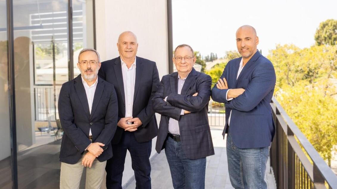 קרן Alive מימין דודי קליין פרופ' רפי ביאר פרופ' ארי שמיס מישל חביב