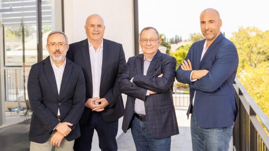 קרן Alive. מימין דודי קליין, פרופ' רפי ביאר, פרופ' ארי שמיס ומישל חביב (צילום: ניר סלקמן) קרן Alive מימין דודי קליין פרופ' רפי ביאר פרופ' ארי שמיס מישל חביב