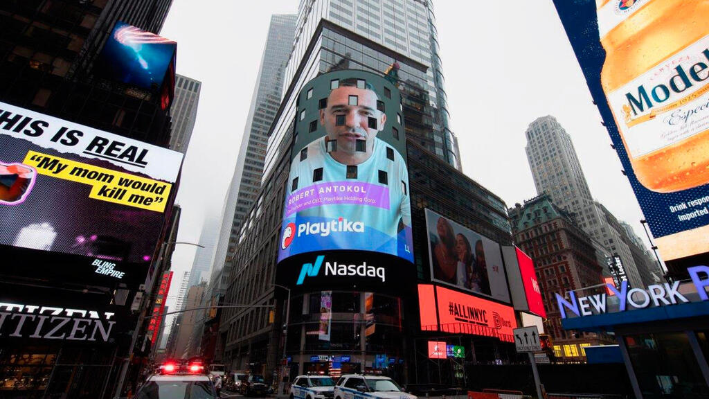 פלייטיקה מככבת בטיימס סקוור. בימים טובים יותר (צילום: פלייטיקה) רוברט אנטוקול מייסד פלייטיקה הנפקה