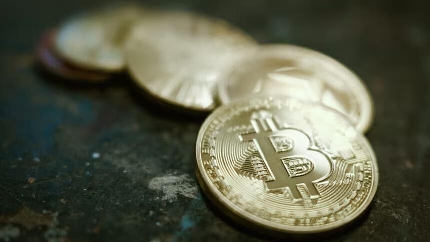 מטבע ביטקוין. "ישראלים רוצים לשלם מסים והחסם הבנקאי לא מאפשר להם" (Pat Batard/Hans Lucas/AFP) מטבע ביטקוין קריפטו