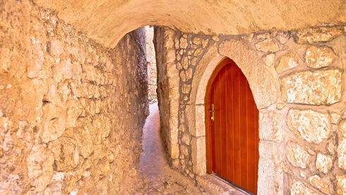 צר לי: רחובות שצריך להתאמץ כדי לעבור בהם 