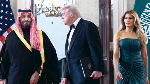 טראמפ ויורש העצר הסעודי חותמים על הסכמי ענק: AI, גרעין ומכירת מטוסי F-35