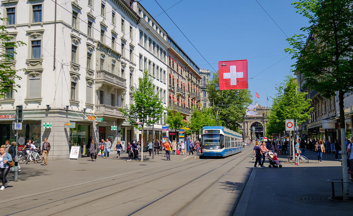 פוטו רחובות קמעונאים יקרים שווייץ Bahnhofstrasse