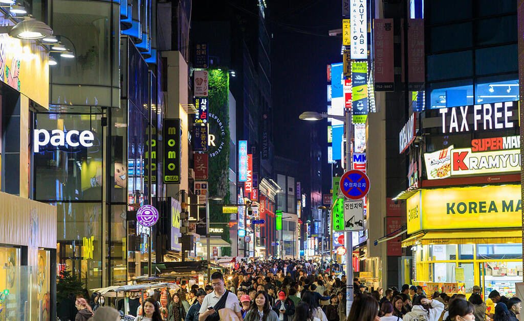 פוטו רחובות קמעונאים יקרים סיאול Myeong-Dong