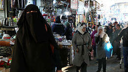 אישה עוטה ניקאב (צילום: אלעד גרשגורן) אישה עוטה ניקאב