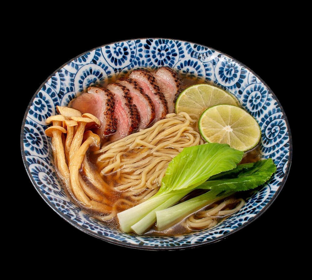 הראמן של וואט סאנג. אחר, מרהיב וטעים בטירוף (צילום: זוהר שטרך) וואט סנג סושי - חמש הכי ראמן פנאי