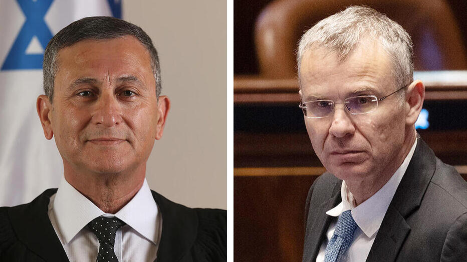שר המשפטים יריב לוין והשופט בדימוס יוסף בן חמו (צילומים: אלכס קולומויסקי, אתר בתי המשפט) מימין שר המשפטים יריב לוין והשופט יוסף בן חמו