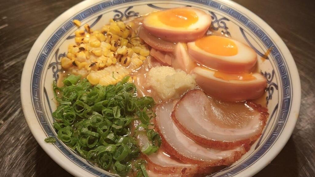 הראמן של אסא. תצוגת תכלית (צילום: אשר שמולביץ) ראמן אסא פנאי