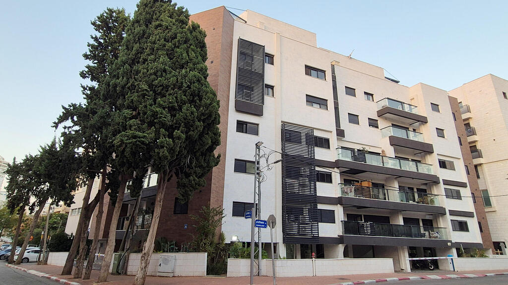 הבית בהרצליה. בחברה אומרים כי לא קיבלו פסק דין או תביעות של דיירים. "אנחנו לא יודעים על מה מדובר" (צילום: אוראל כהן) בניין ברחוב השרון 31 רצליה