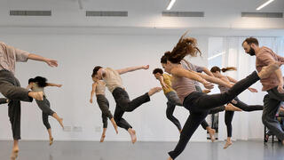 מתוך החזרות ל"נונה" של להקת המחול ורטיגו פנאי