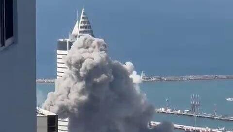 תיעוד טיל שיגור איראן מבצע עם כלביא התפוצץ חיפה סמוך מגדל המפרש בניין הטיל פגיעה ישירה