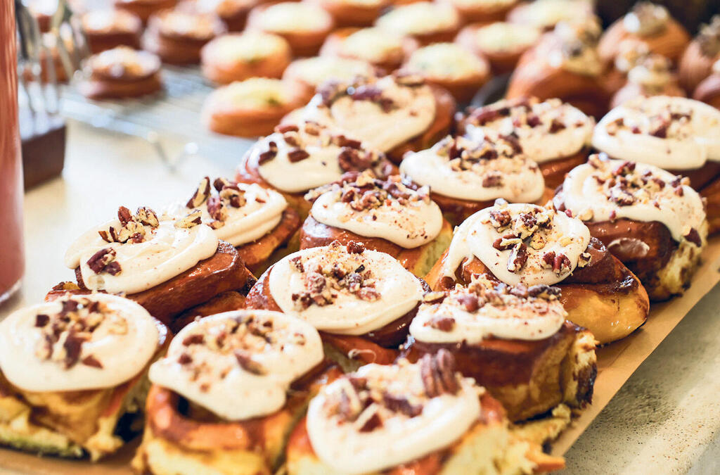 סינבון של סניורה. "יכול להיות סושיאל נהדר אבל אוכל מזעזע, ואז המקום לא ישרוד. זה צריך להיות שילוב של שניהם" (צילום: נמרוד גליקמן) פנאי מאפים מאפה מאפיית סניורה 3