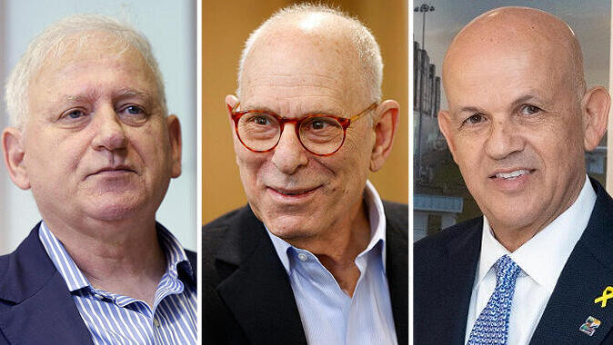 מימין: אלי גליקמן, מנכ"ל צים, ורמי אונגר, שניסו לרכוש את צים; ויאיר סרוסי, יו"ר הדירקטוריון שסירב להצעתם (צילומים: צים ספנות גלובלית, עמית שעל, אוראל כהן) מימין אלי גליקמן מנכ"ל צים רמי אונגר שניסו לרכוש את צים ו יאיר סרוסי יו"ר הדירקטוריון