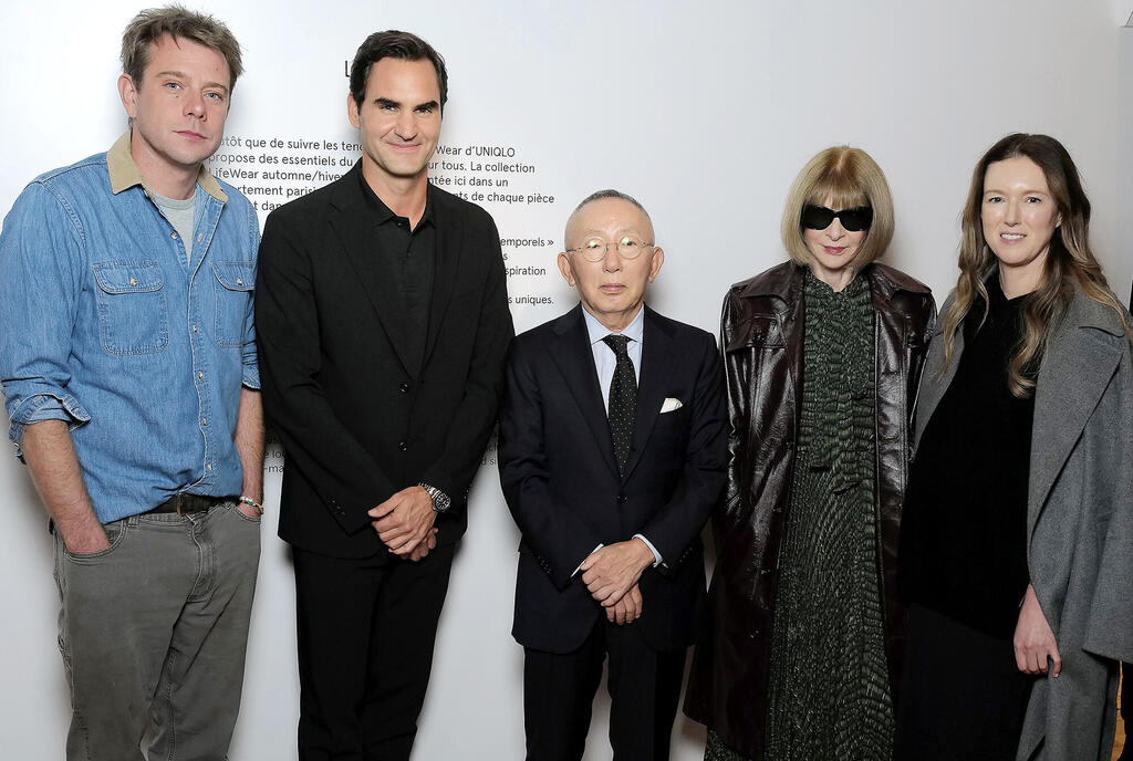 פתיחת תערוכה של יוניקלו בפריז ב־2024. מימין לשמאל: קלייר וייט קלר, אנה וינטור, טדאשי ינאי, רוג'ר פדרר וג'יי וו אנדרסון
(צילום: Darren Gerrish/WireImage for Kitty Events) פתיחת תערוכה של UNIQLO יוניקלו בפריז ב 2024 מימין קלייר וייט קלר אנה וינטור טדאשי ינאי רוג'ר פדרר ו ג'יי וו אנדרסון פנאי