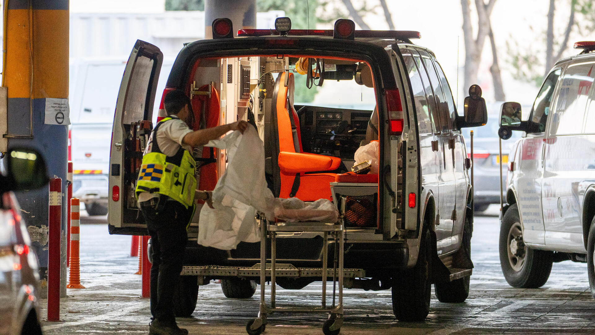 אמבלונס פינוי פצועים פיגוע גוש עציון 18.11.25