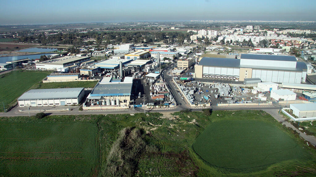 צילום אווירי של ה שטח ב אזור ה תעשייה באר טוביה עליו אמורה לקום תחנת כח על גז ליד ה עיר קריית מלאכי