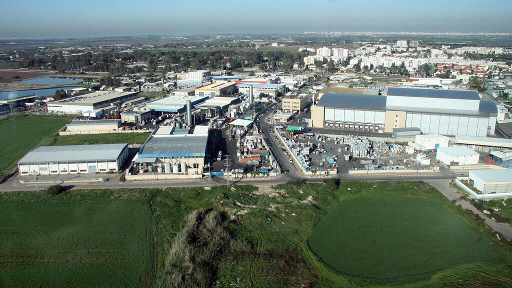 צילום אווירי של ה שטח ב אזור ה תעשייה באר טוביה עליו אמורה לקום תחנת כח על גז ליד ה עיר קריית מלאכי