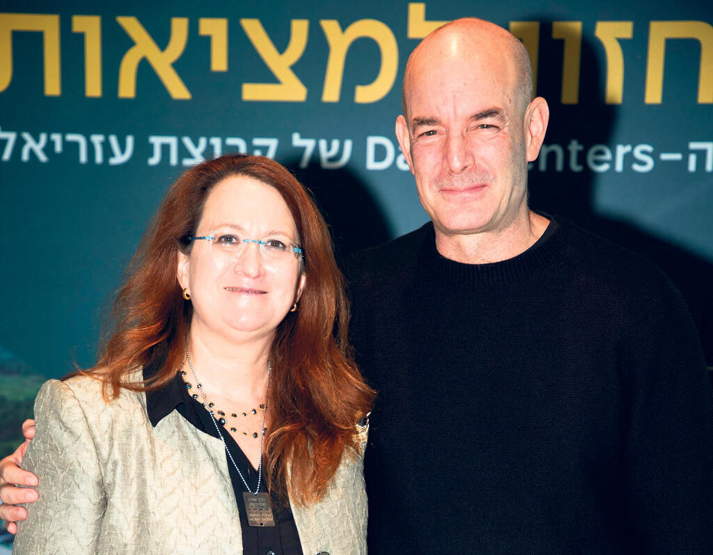 Green Mountain CEO Eyal Hankin (right). Azrieli Chairman Danna Azrieli (Dana Lavie) אייל חנקין מנכ"ל חברת הדאטה סנטרס ו דנה עזריאלי מנכ"לית עזריאלי