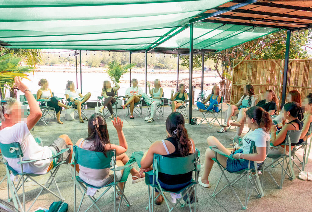 תצפיתניות שורדות 7 באוקטובר בריטריט הילינג בתאילנד, 2024. "גם פוסט־טראומה מתבטאת בקשר בין הנוירונים במוח" (צילום: חוד החנית) תצפיתניות 7 באוקטובר בריטריט