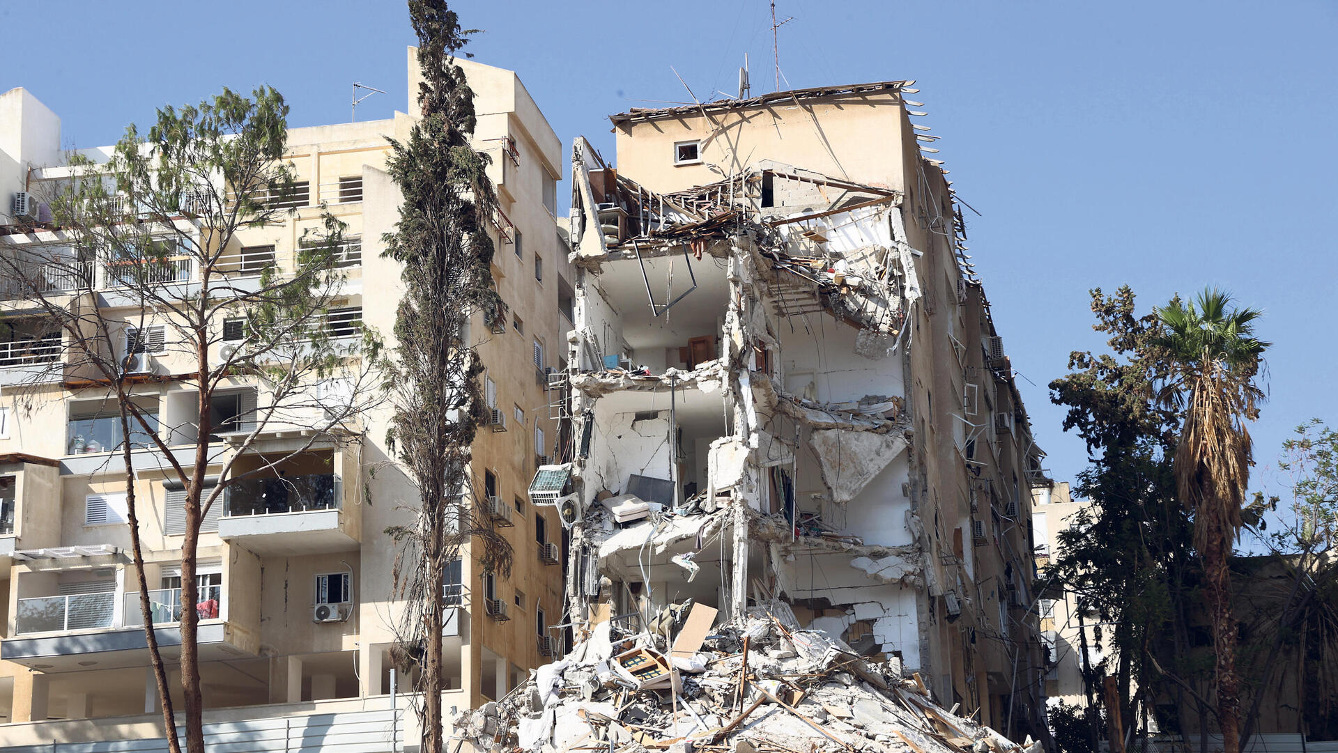 פגיעה ישירה מ טיל איראני רחוב טלר רחובות