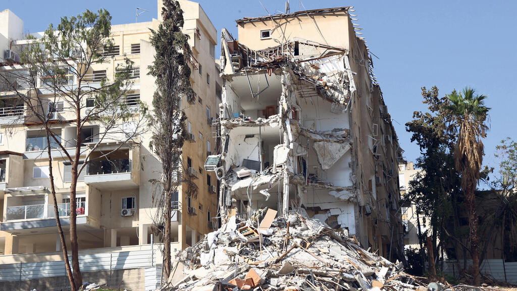 רחוב טלר ברחובות השבוע. מס רכוש מסרב להריסה ובנייה מחדש (צילום: יריב כץ) פגיעה ישירה מ טיל איראני רחוב טלר רחובות