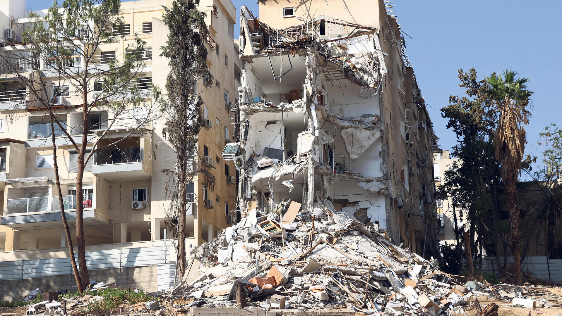 פגיעה ישירה מ טיל איראני רחוב טלר רחובות