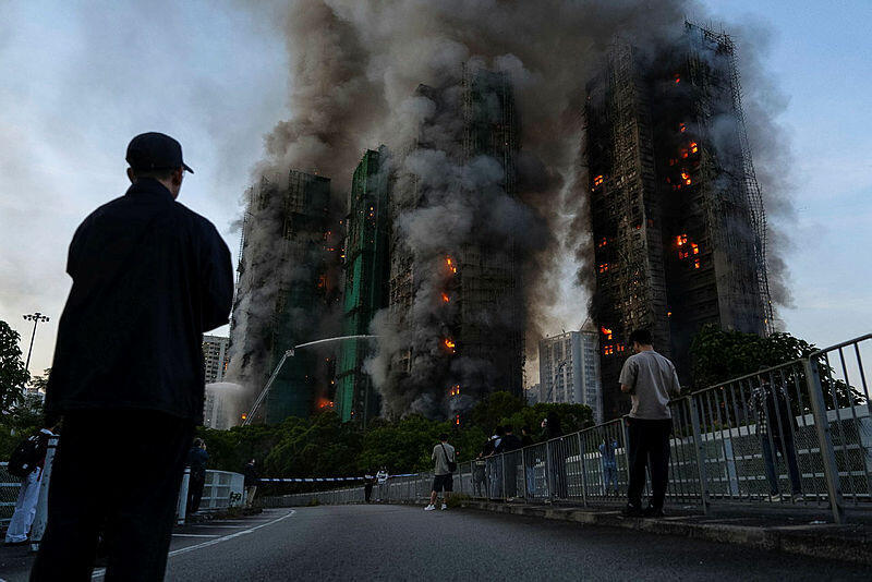 צילום: AP Photo/Chan Long He שריפה 2 שריפות ב הונג קונג 26.11.25