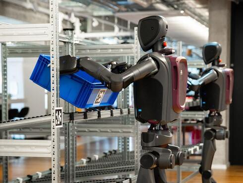 Menteebot. Menteebot.