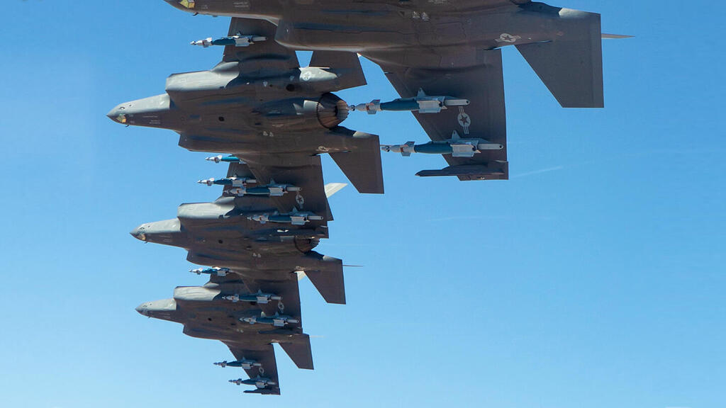 מטוסי F35 באימון אמריקאי (צילום: USAF) הקברניט מטוס קרב סעודיה 13