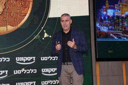 Jonathan Lavender. Jonathan Lavender.