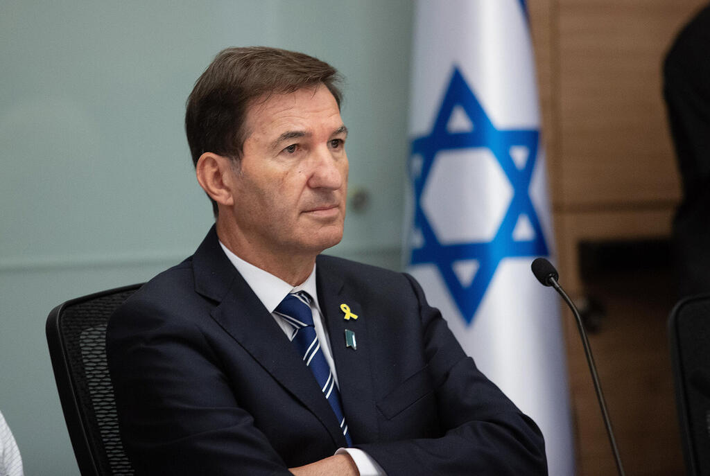 ח"כ בועז ביסמוט. רק ב־2027 תיבחן העמידה ביעדים (צילום: אלכס קולומויסקי) ועדת החוץ והביטחון - דיון בהצעת חוק פטור לחרדים יו"ר הוועדה ח"כ בועז ביסמוט