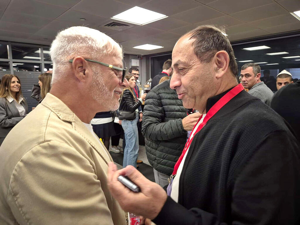 רמי לוי ואיתן יוחננוף, בעל השליטה ברשת יוחננוף (צילום: קונסטנטין גרוסמן) מימין רמי לוי בעלים של שיווק ה שקמה איתן יוחננוף בעלים של רשת יוחננוף