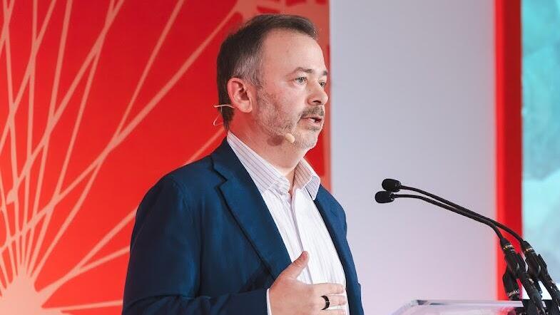 בועז ויינשטיין נואם בוועידת השקעות בלונדון (צילום: Alecsandra Dragoi) בועז ויינשטיין נואם בוועידת השקעות בלונדון