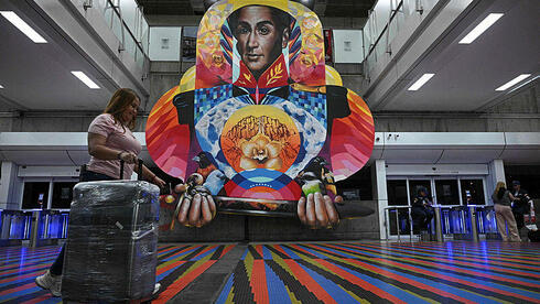 טראמפ מגביר הלחץ על ונצואלה: "המרחב האווירי במדינה - סגור"