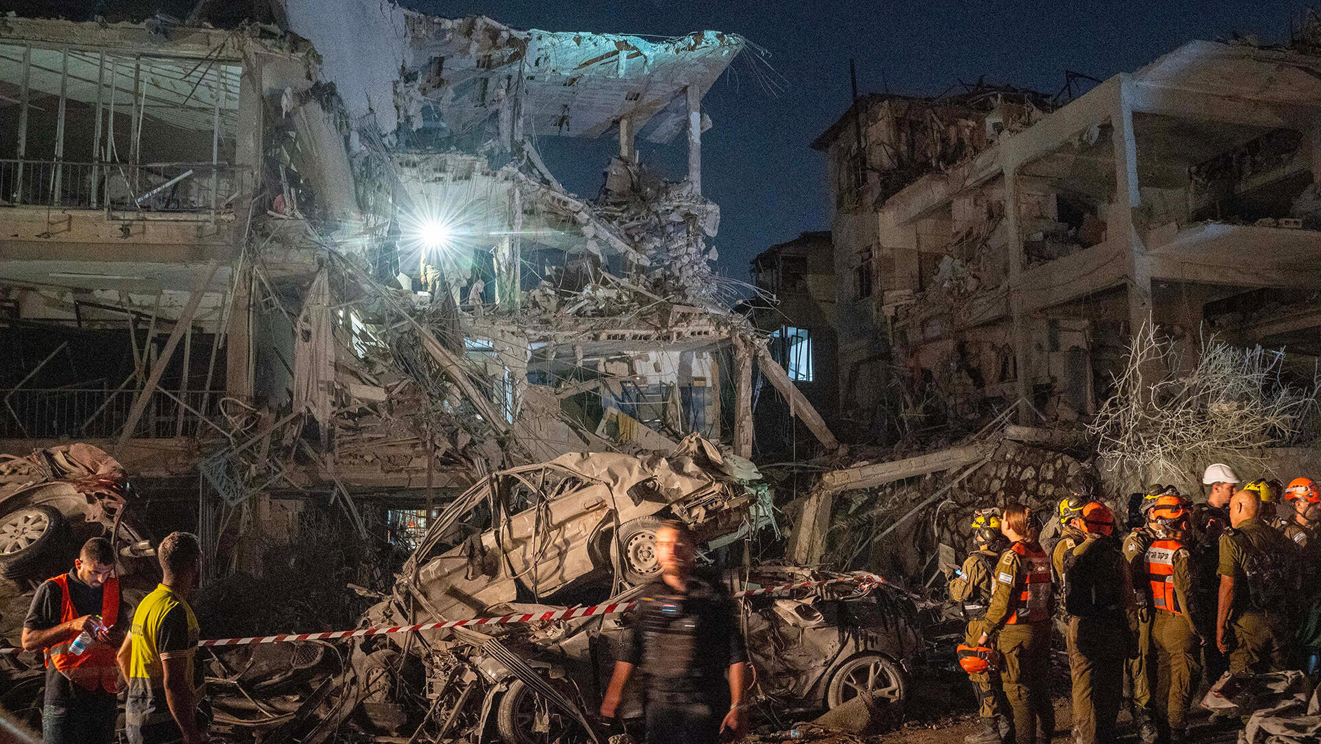 זירת ה נפילה נפילת טיל איראני ברחובות תרצה ושדרות ירושלים רמת גן 13.6.25