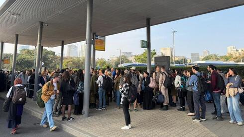 בשיא העומס: תנועת הרכבות בת"א הופסקה לשעתיים