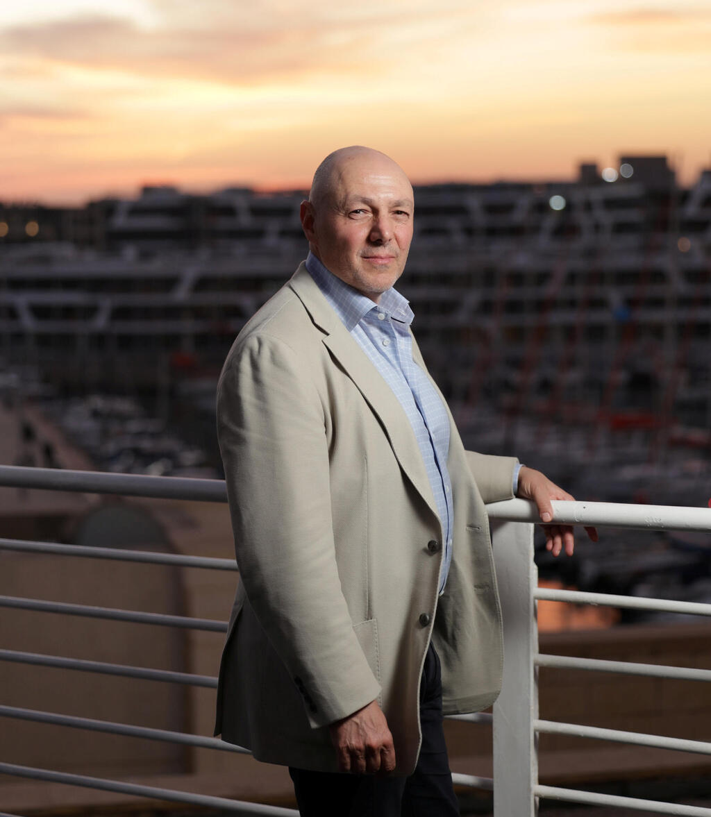 כהן בהרצליה, לפני כשבועיים. "טיפלתי בגוססים מסרטן וחשבתי איך אפשר למנוע את זה" ד"ר עזרא כהן - מוסף כלכליסט 4.12.25