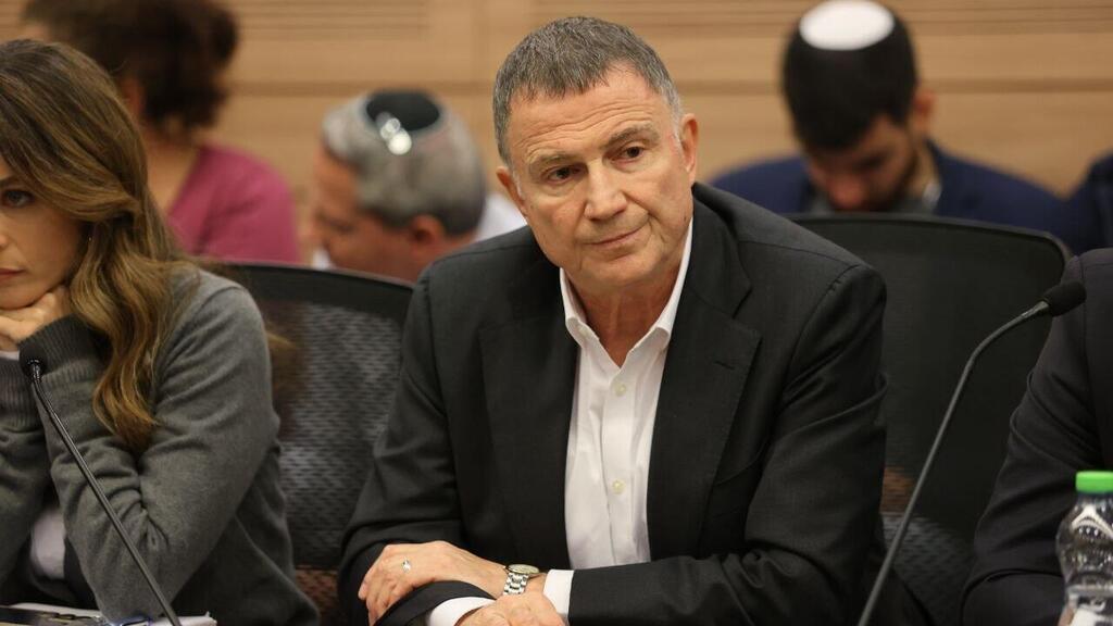 ח"כ יולי אדלשטיין בדיון, הבוקר (צילום: אלכס קולומויסקי) ח"כ יולי אדלשטיין בדיון ועדת החוץ והביטחון על חוק ההשתמטות 1.12.25