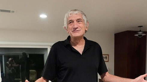 חתן פרס נובל לפיזיקה ג'ון מרטיניס בביקורו בישראל: "החומרה שאני רואה כאן מרשימה"