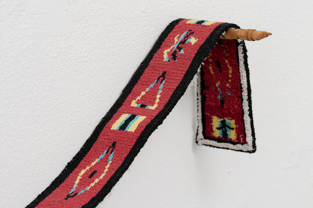 רקמה של סנדלי שורש יצירה של דוד דוכי כהן אמן מהציונות הדתית פנאי