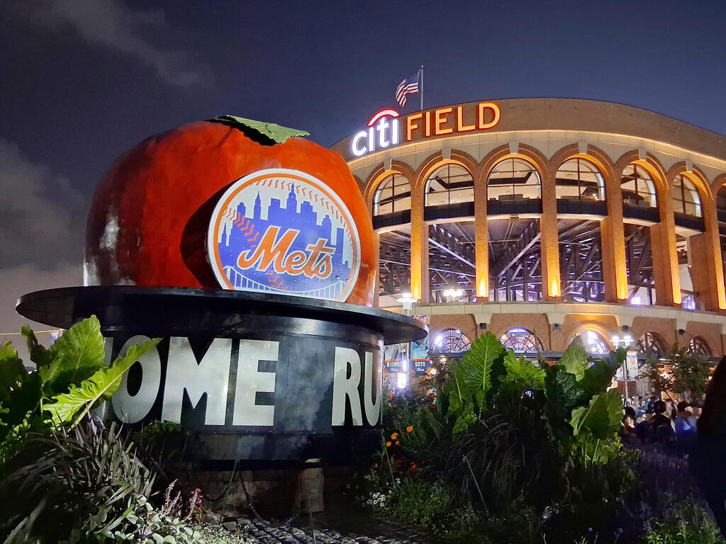 אצטדיון קבוצת הבייסבול מטס ב קווינס ניו יורק