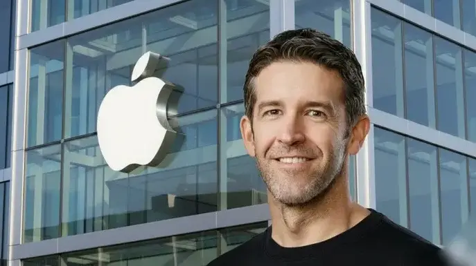 ג'ון טרנוס John Ternus סגן נשיא בכיר חומרה אפל