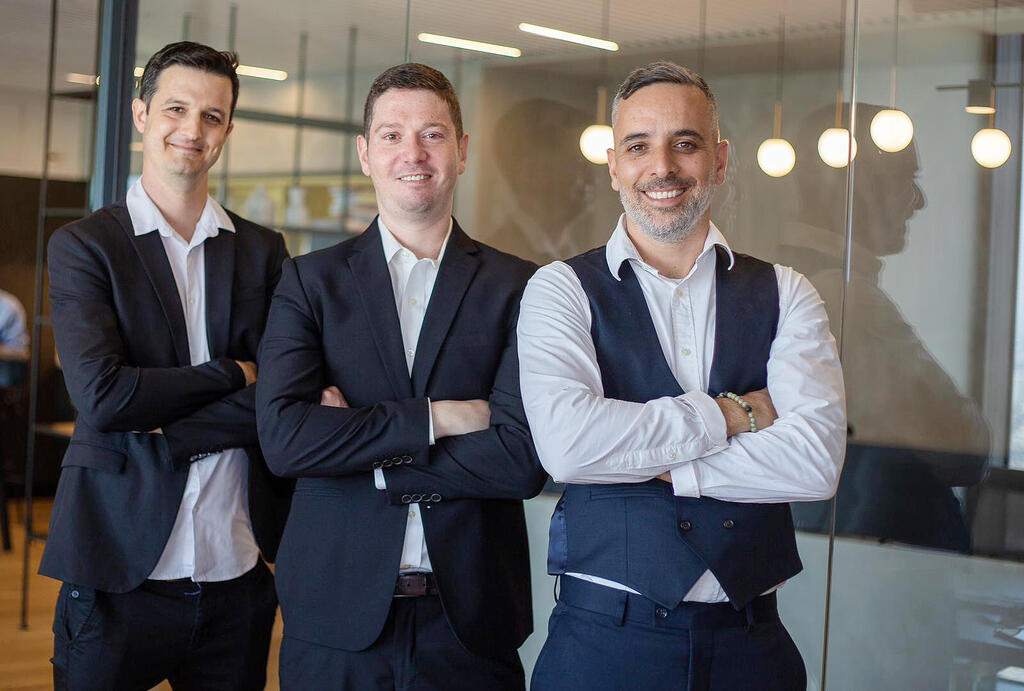 מימין עוה"ד רועי ביטון אדם לוין ו יונתן רפפורט 