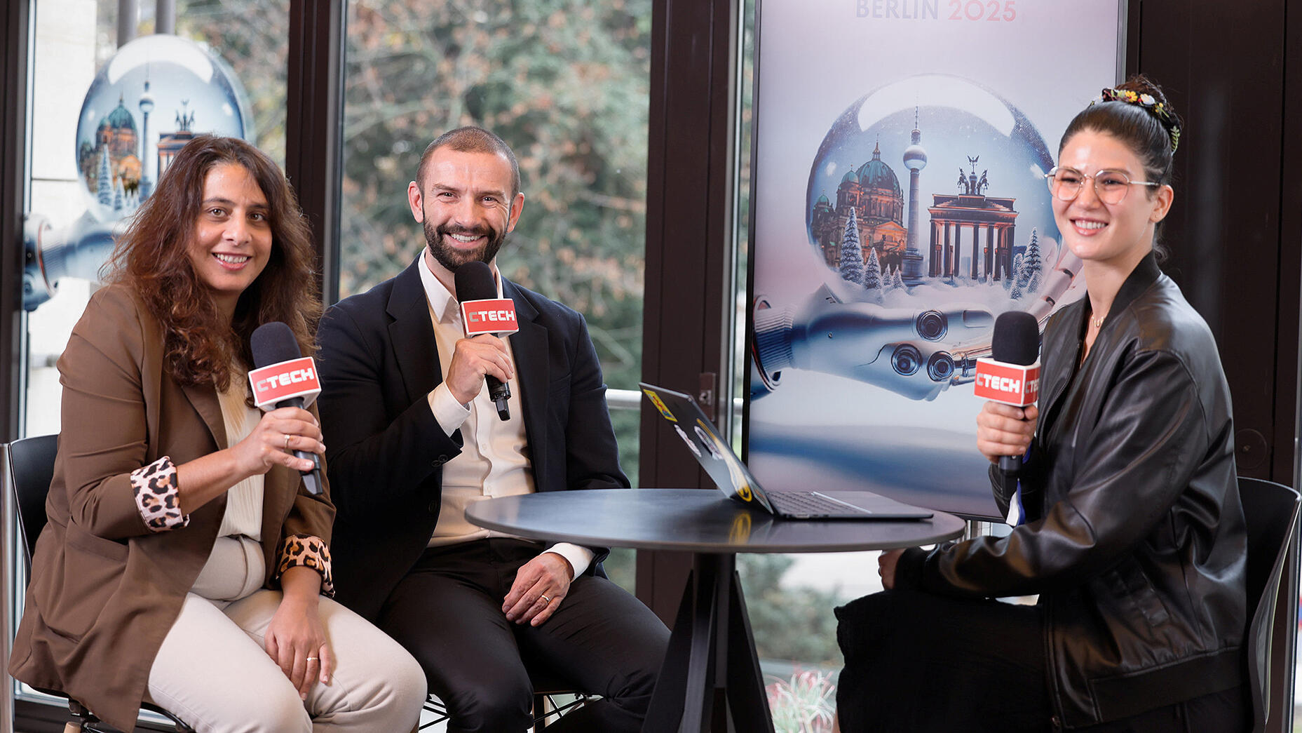 ועידת כלכליסט בברלין - אירוע אראונדאטון - טימותי רייט מנהל שוקי ההון הראשי Aroundtown סנדי חפץ מנכ״לית Bellboy Robotics