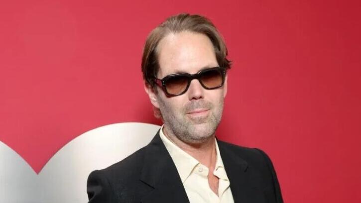 אלן דיי מנהל עיצוב אפל עובר ל מטא