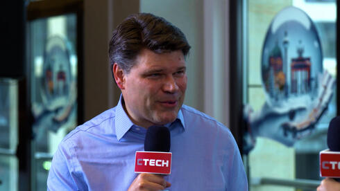 “2026 is gonna be a lot more AI,” says Angel Invest's Jens Lapinski