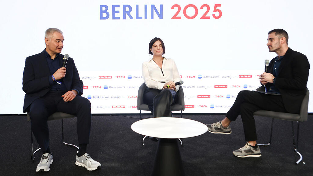ועידת כלכליסט בברלין - מניעים את העתיד: מוביליטי בעידן של דיסראפשן - מימין ירדן רוזנסקי חמדת שגיא מנהלת האב החדשנות של פולקסווגן בתל אביב ו ד"ר ניקולאי ארדי מנהל חטיבת החדשנות פולקסווגן